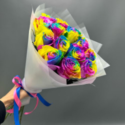 15 радужных роз