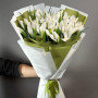 39 белых ирисов