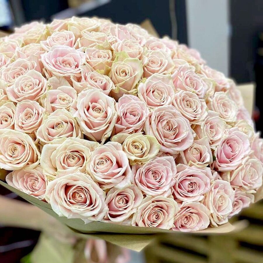 Букет из 101 бело-розовой розы - фото 2